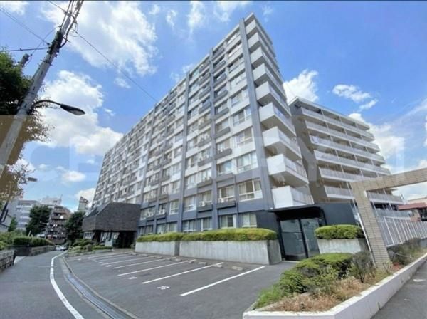 �����s�L����G�i���J�̃}���V�����̌����O��